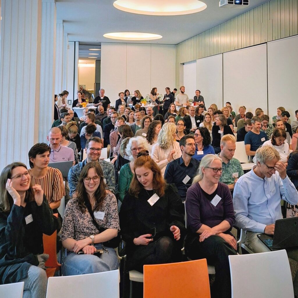 Die Community sammelt sich auf den Plätzen 
